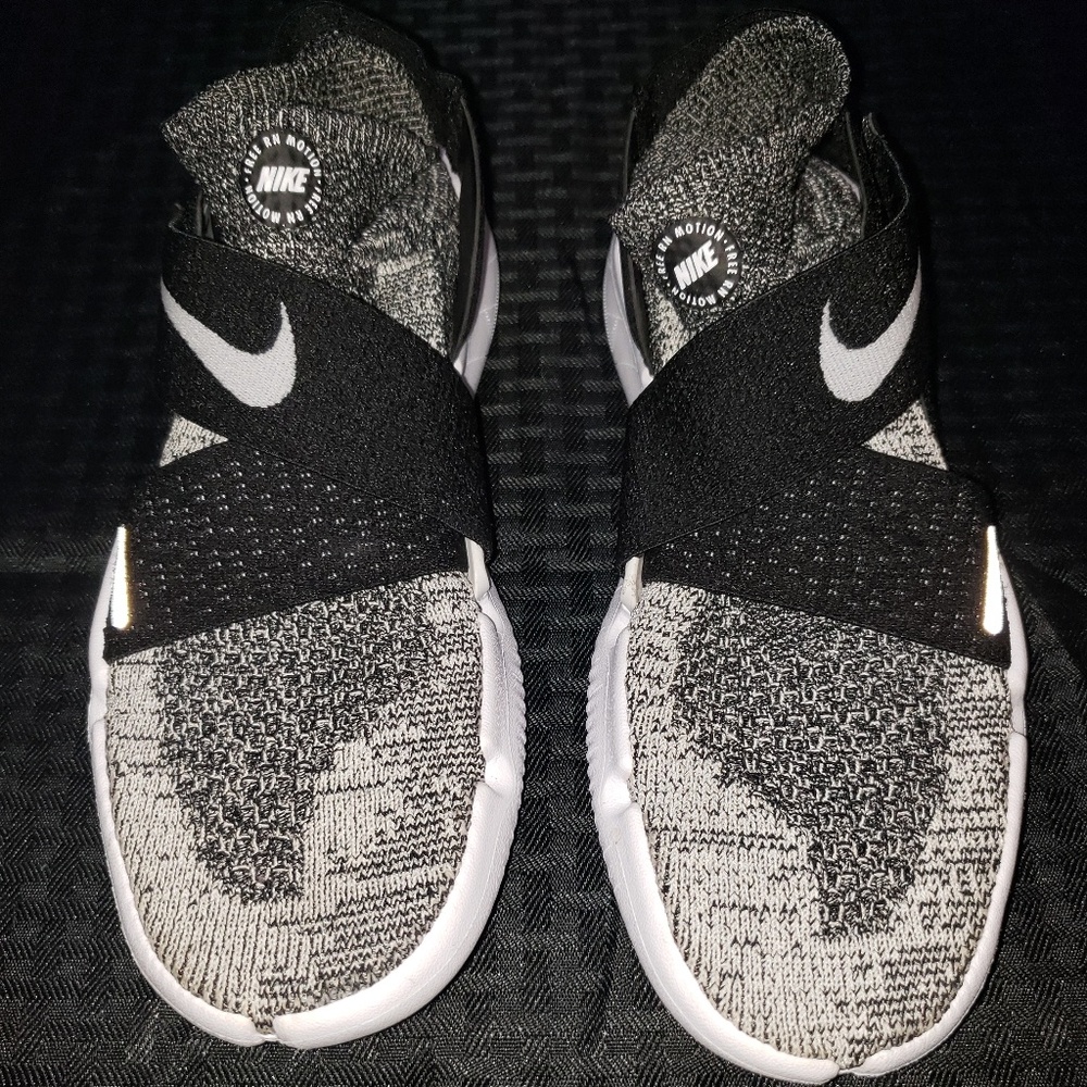 NWOT! Nike Free RN Motion (Big Girls)